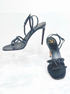 VALENTINO GARAVANI VLTN Logo Leather Heel Ankle Wrap Strap Sandals Size 8 NEW